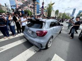  Thỏa thích ngắm siêu xe tại sự kiện Gumball 3000 ở TP HCM