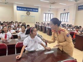  Tuyên truyền an toàn giao thông cho hơn 1 vạn học sinh ở Hà Nội 