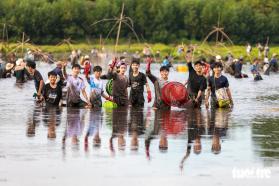 Lễ hội phá trằm lội bùn bắt cá, bạn đã nghe đến bao giờ chưa?