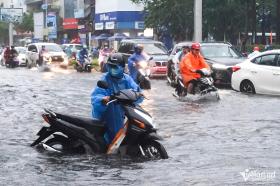 Thủ tướng: Tập trung ứng phó với bão số 4, không để tình trạng lũ chồng lũ