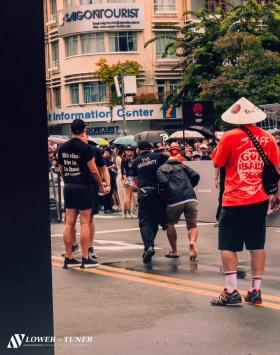 Gumball 3000 ở Việt Nam: Trèo rào, chặn đầu, đập kính, xô xát  第11张