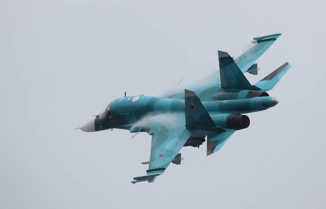  Cường kích Su-34 Nga dội bom xuống vị trí của Ukraine ở tỉnh Kursk 