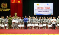  Trong 10 thanh niên, có 1 người thất nghiệp 第13张