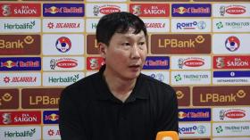 HLV Kim Sang-sik: 'Tôi xin lỗi vì không thể thắng Nga' 