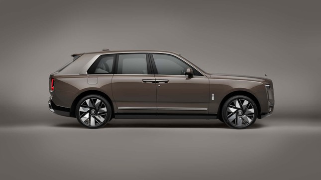  Rolls-Royce Cullinan thế hệ mới lộ diện 