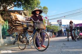 Phiên chợ độc đáo, người buôn khấm khá với thứ từng bỏ đi, rụng đầy vườn