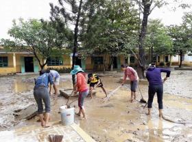 Cứu trợ thiên tai: &quot;Không nên để cảnh một thôn 300 người mà nhận hàng nghìn chiếc bánh chưng&quot;