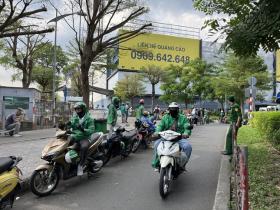  Giả mạo GrabBike vào sân bay Tân Sơn Nhất chèo kéo khách 