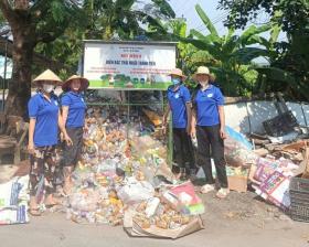  Giúp đỡ trẻ em, phụ nữ khó khăn từ giấy vụn, chai nhựa 