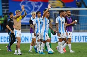  Vắng Messi, Argentina gục ngã trước &quot;đòn thù&quot; Colombia