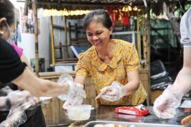 &quot;Bữa Cơm Yêu Thương&quot;: Tuổi trẻ chọn sẻ chia lòng nhân ái  第13张