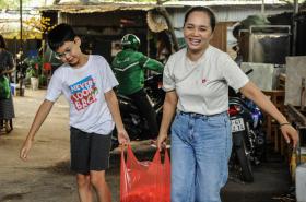 &quot;Bữa Cơm Yêu Thương&quot;: Tuổi trẻ chọn sẻ chia lòng nhân ái  第40张