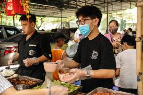 &quot;Bữa Cơm Yêu Thương&quot;: Tuổi trẻ chọn sẻ chia lòng nhân ái  第51张