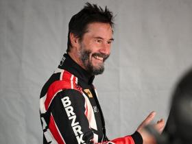 Keanu Reeves đua ôtô 