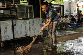 Những tình nguyện viên “đặc biệt” tại “Bữa Cơm Yêu Thương”  第37张