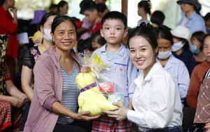 Những tình nguyện viên “đặc biệt” tại “Bữa Cơm Yêu Thương”  第94张