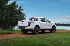 Thêm phiên bản, giảm giá bán có giúp Nissan Navara cạnh tranh Ford Ranger?