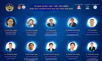  Nữ sinh ‘mở khóa’ về phương pháp điều trị khối u thần kinh ở trẻ em 